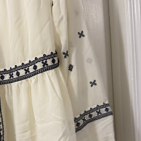 Embroidered Cream and Navy Women's Top - Picture 3 of 3